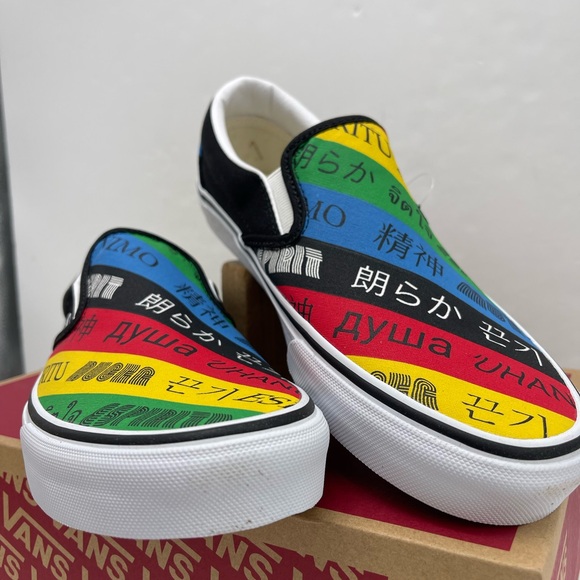 Vans Men’s Classic Slip-On (Vans
Spirit)Multi/True White Sneakers
VN0A4U38WK2 - Picture 8 of 16